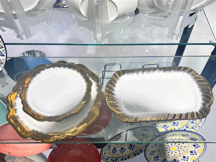 Gold Line Dinnerware Set